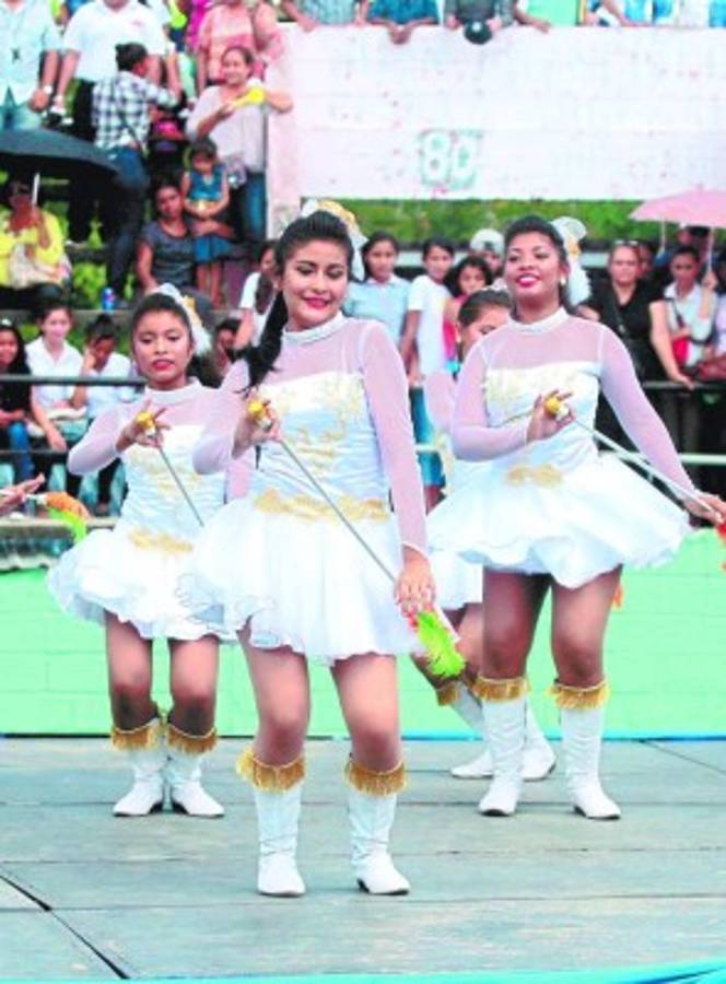 Desafío de hermosas palillonas engalanó la ciudad de Choluteca