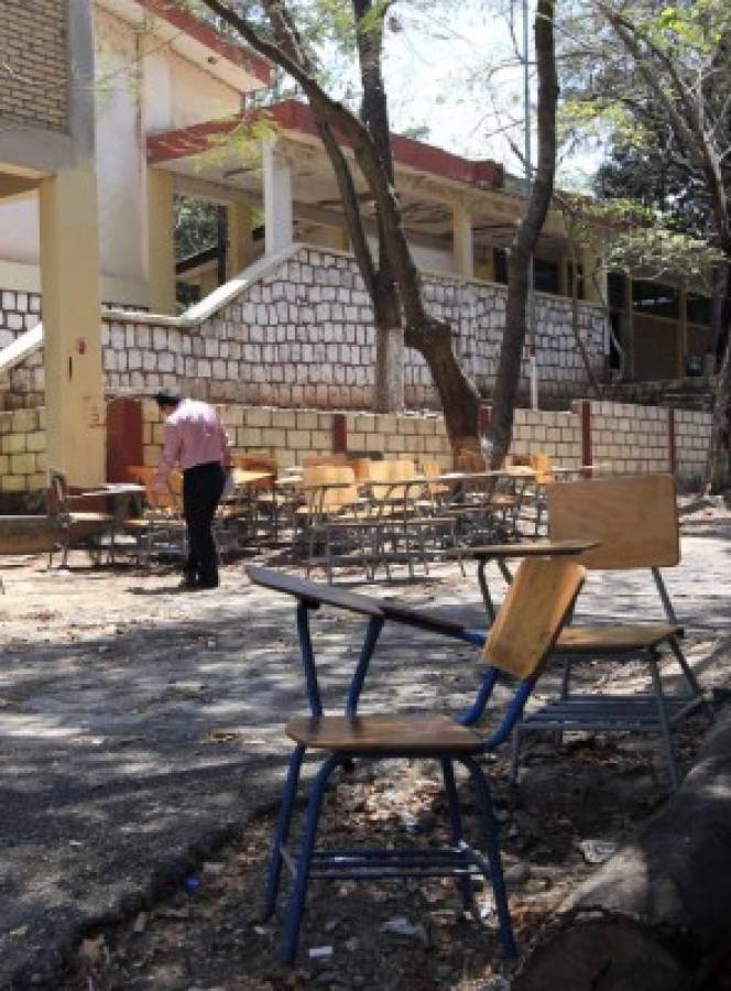 Honduras: 500 docentes de las normales fueron reubicados