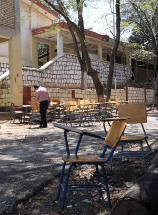 Honduras: 500 docentes de las normales fueron reubicados