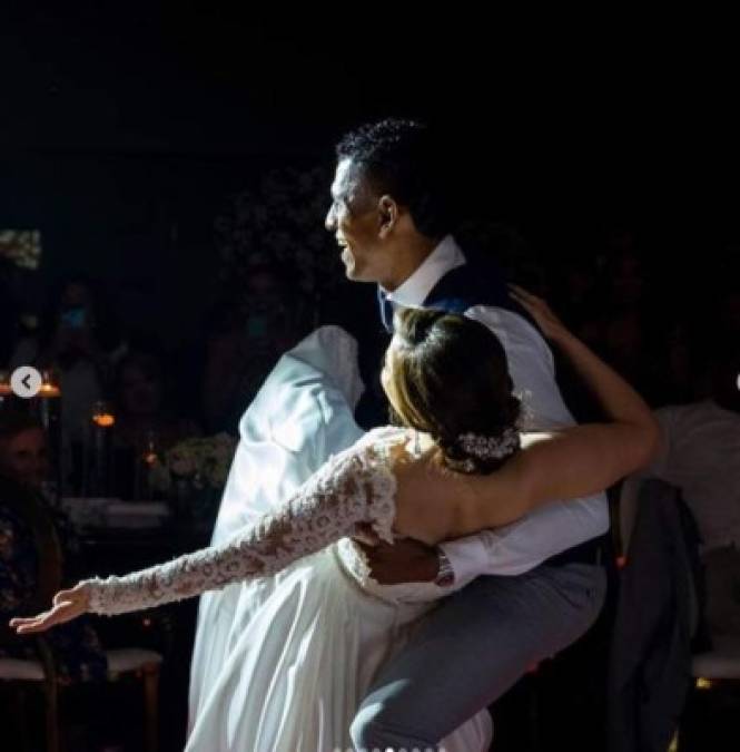 Las románticas fotos que compartió Carlo Costly de su boda