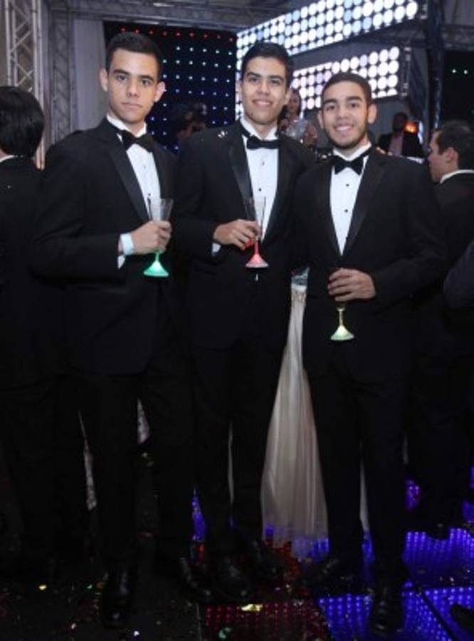 Un brindis por los seniors que dijeron adiós a la Academia Los Pinares