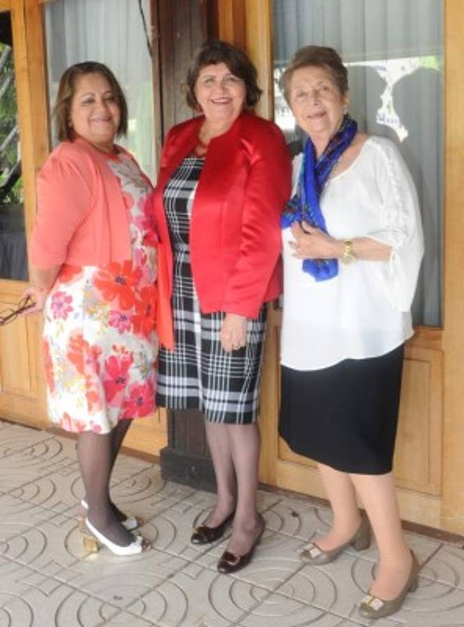 Damas del club charter 100 celebran almuerzo navideño