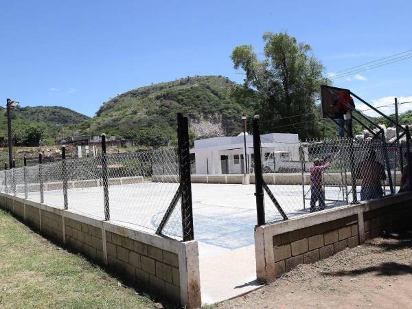 La restauración de las canchas del parque La Concordia está a cargo de la AMDC.