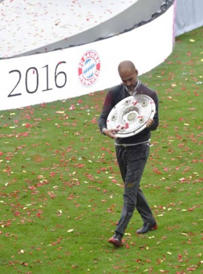 Guardiola se despide de la Bundesliga con triunfo; Stuttgart desciende