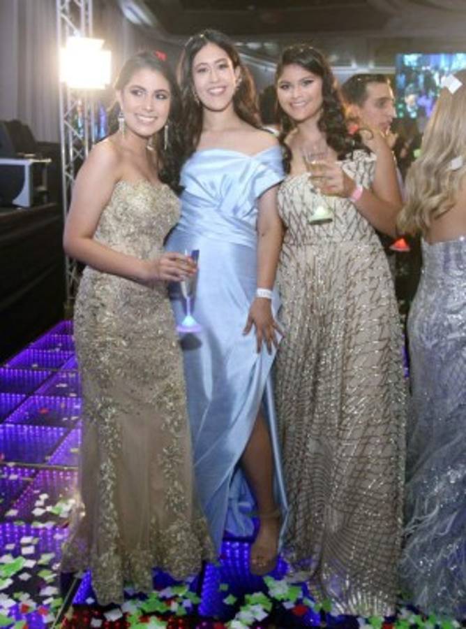 Un brindis por los seniors que dijeron adiós a la Academia Los Pinares