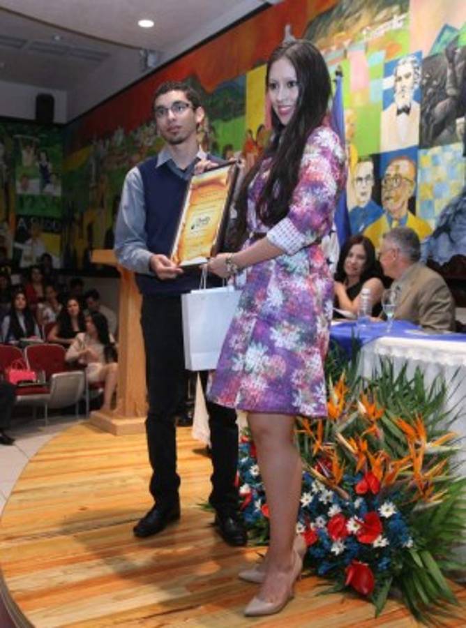 Ernesto Bondy y Gracia Mercado son los ganadores del Concurso de Cuentos Cortos de EL HERALDO