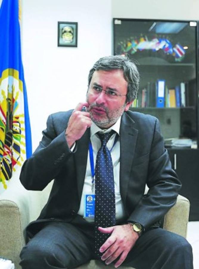 Álgido pleito entre secretario general de la OEA, Luis Almagro, y exvocero de la Maccih, Juan Jiménez Mayor