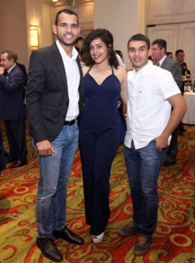 alegre festejo por la unidad