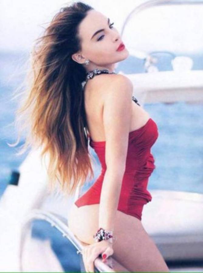 Belinda con poca ropa en H