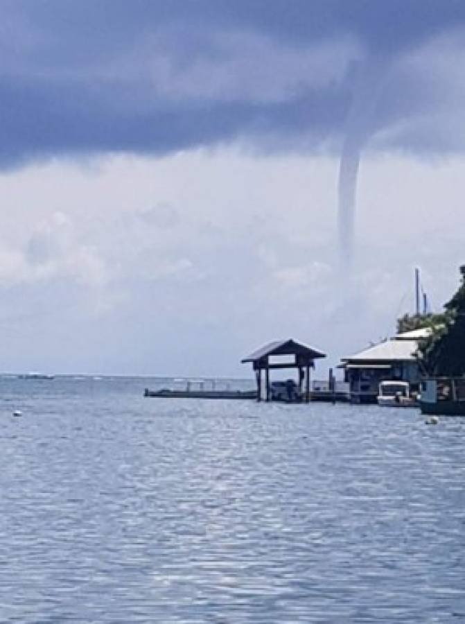 Tromba marina sorprende a pobladores de Jonesville, Roatán