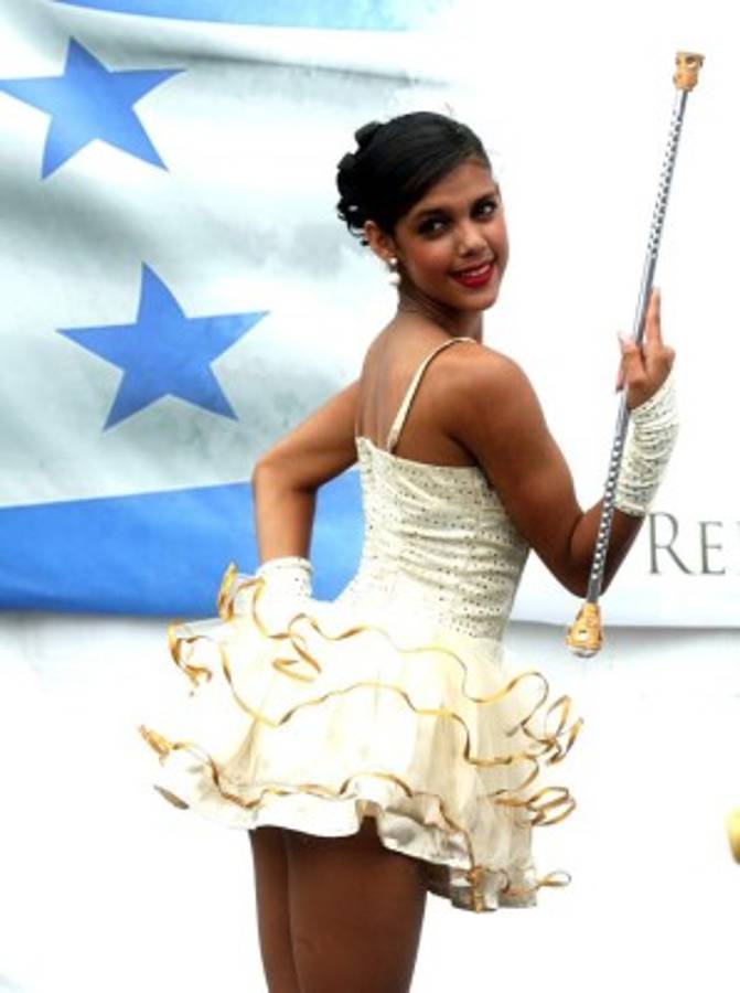 Bastoneras, dueñas de la pasarela cívica