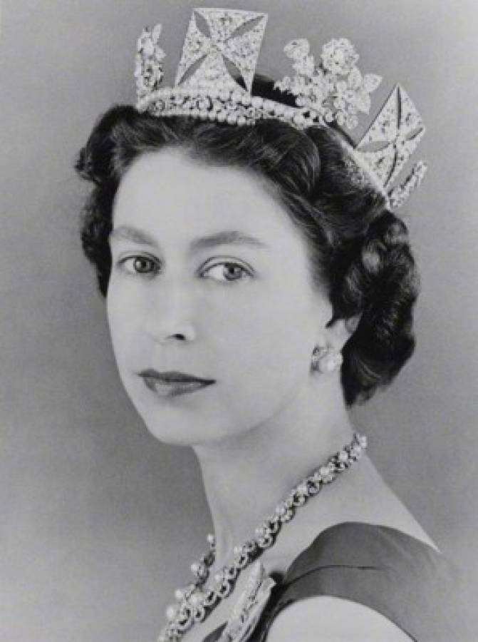 Isabel II entra en la historia con el reinado más largo