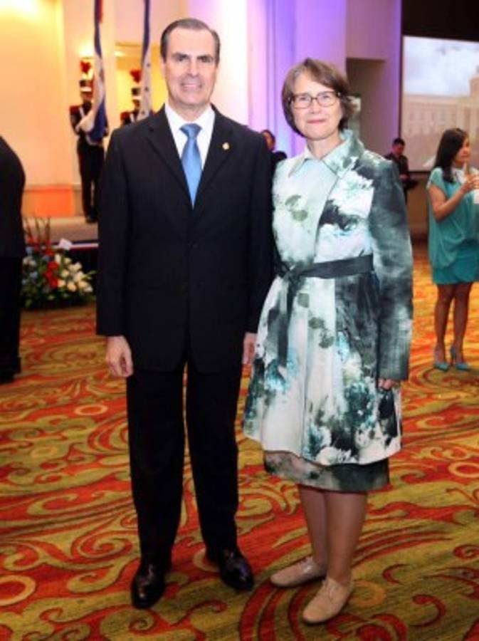 alegre festejo por la unidad