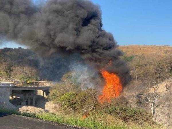 Tras el estallido, autoridades mantienen el resguardo del área para mitigar riesgos.