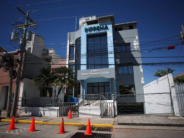 Sesal denuncia contratación de electricistas en brigadas oftalmológicas cubanas con salarios de $1,600 mensuales.