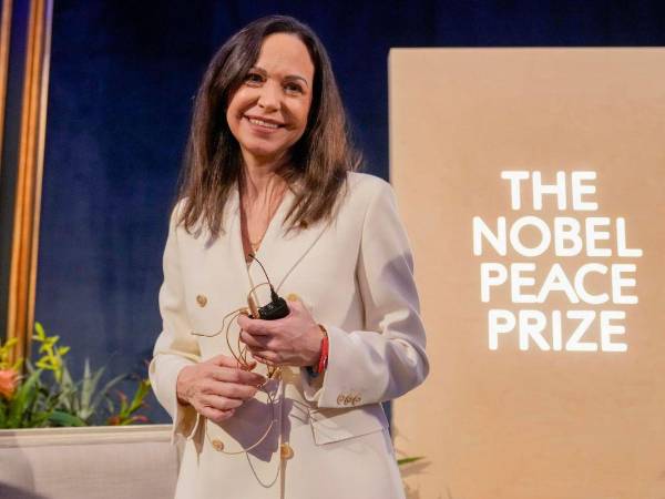 María Corina Machado durante una conferencia de prensa en Oslo, Noruega.