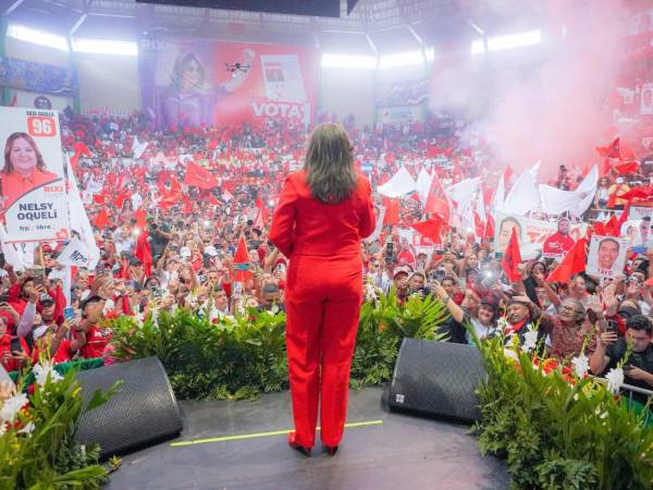 Cierre de campaña de la actual ministra de Defensa y precandidata presidencial de Libre en el Coliseum de Ingenieros de la capital, Rixi Moncada.