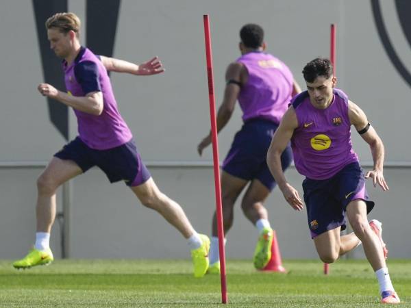 El futbolista neerlandés se había ausentado de los últimos entrenamientos un problema gastrointestinal.