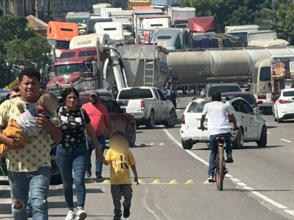 Un trágico accidente en la CA-13 dejó varias personas heridas y caos vial.