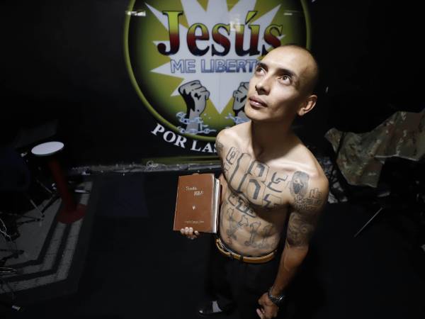 José Castellón fue conocido durante muchos años como “El Pelón Santana”. Ahora alejado de la pandilla 18 cuenta a EL HERALDO su testimonio de vida