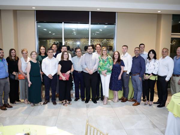 La Cámara Nacional de Turismo, capítulo San Pedro Sula, en unión con el buró de convenciones en esta ciudad realizó una cordial cena en el Hotel Copantl para darle la bienvenida a los visitantes del Instituto Hondureño de Turismo, con la Cámara Nacional de Turismo de Tegucigalpa y otros municipios, quienes se reunieron para planificar la jornada laboral 2024.