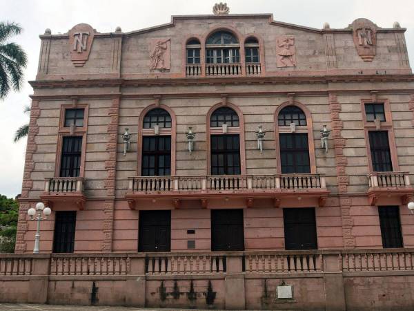 La recuperación del teatro Manuel Bonilla reporta un 40% de avace, según la SECCAPH, sin embargo, aún no hay fecha de finalización de las obras y por ende de apertura del recinto cultural.