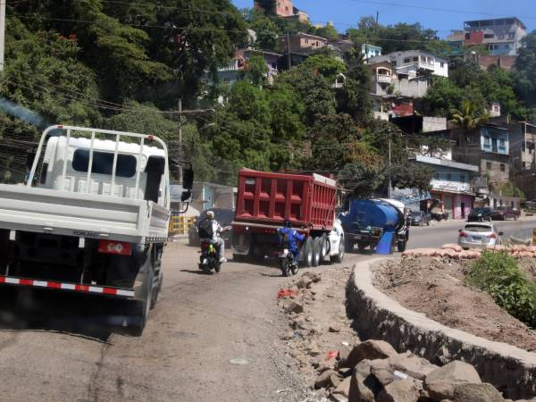 El tiempo se agota para concluir las obras en la carretera hacia El Guanábano, donde contrato establece el 30 de octubre como fecha de finalización, pese a que el proyecto registra un avance del 63%.