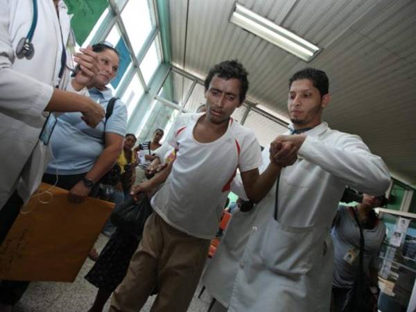 Los galenos continuaban atendiendo las emergencias.