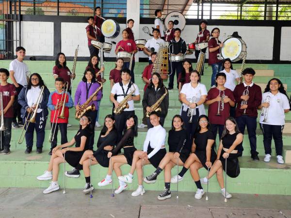 Más de 80 alumnos participarán en los desfiles del 15 de septiembre. Los jóvenes tienen una gran expectativa y prometen contagiar con su alegría a la gente que asista a la celebración.