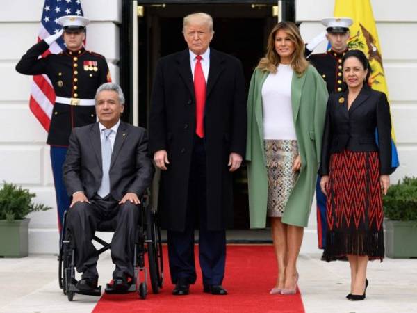 Trump y Melania recibieron en la Casa Blanca al mandatario ecuatoriano Lenín Moreno y su esposa Rocío González./AFP.