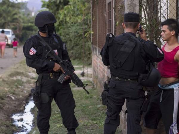 Los pandilleros están involucrados en la mayoría de los crímenes que se cometen en El Salvador, según autoridades de ese país centroamericano.
