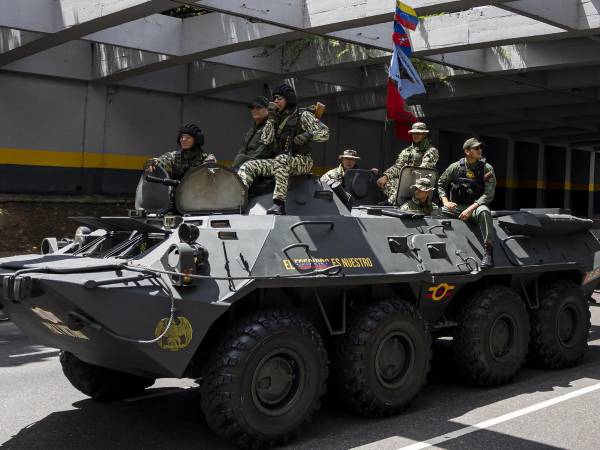 La Fuerza Armada Nacional Bolivariana (FANB) de Venezuela salió en caravana de los cuarteles este fin de semana para enseñar a los ciudadanos sobre el manejo de armas, como parte de un plan en defensa de Estados Unidos.