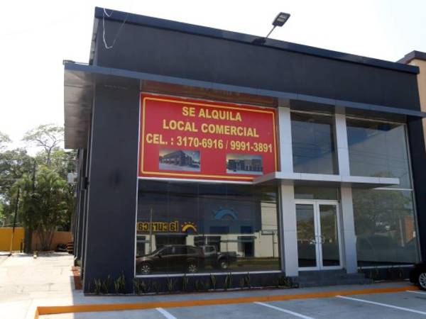 Este es uno de los locales comerciales que están desocupados en el bulevar del norte. Fotos: Franklin Muñoz