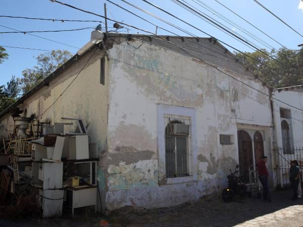 Los faroles de gas fueron el primer sistema de alumbrado público que iluminó calles y plazas de Tegucigalpa al final del siglo XIX, y fue en esta vetusta edificación donde inició la historia eléctrica de Honduras.