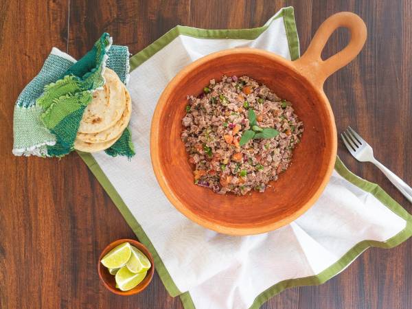 El salpicón formaba parte de las cenas de los nobles castellanos y también de los plebeyos en los siglos XVI y XVII. El famoso libro “El Quijote de la mancha” hace varias referencias a esta preparación.