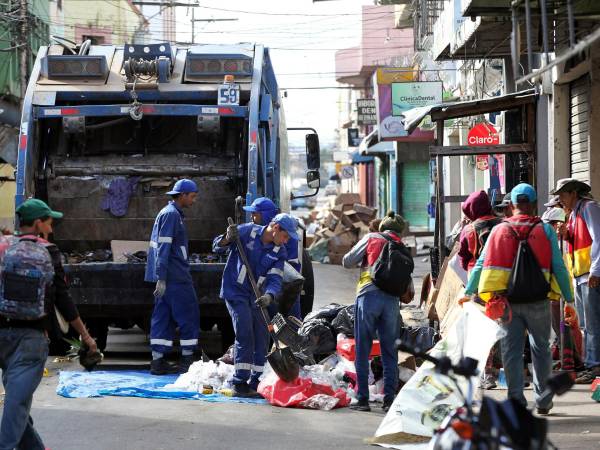 Mercados municipales reciben atención prioritaria tras el aumento de desechos sólido en los mercados capitalinos tras fiestas de año nuevo.