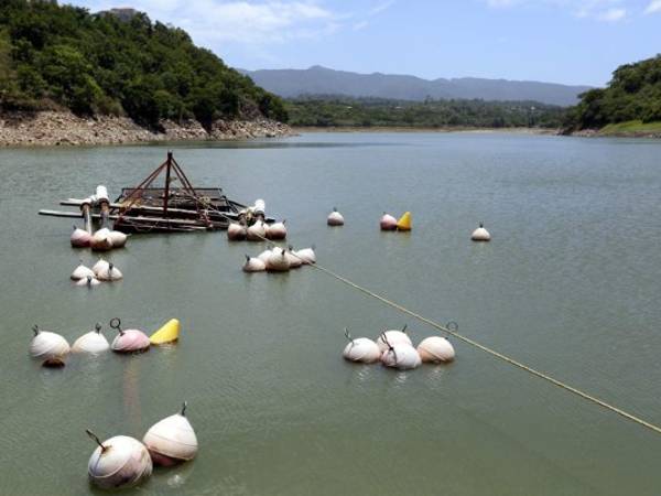 La municipalización todavía mantiene encontrados a los sectores capitalinos, pues mientras unos piden acelerar el proceso, unas juntas de agua sostienen que un nuevo embalse es proridad.