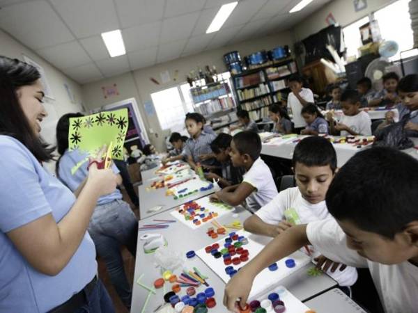 Fueron 30 alumnos los que aprovecharon el espacio y la oportunidad que les brindó Cascadas Mall para realizar manualidades con material reciclable.