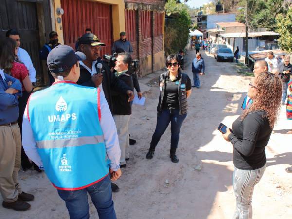 Las autoridades están realizando estudios en diferentes colonias de la capital para ejecutar proyectos de alcantarillado sanitario.