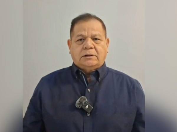 El general retirado Romeo Vásquez celebra que la Secretaría de Seguridad borrara su nombre de la lista de criminales y eliminara la recompensa de L 35 millones por su captura.