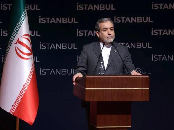 El ministro de Exteriores iraní, Abás Araqchí, se ofrece a retomar el diálogo nuclear.