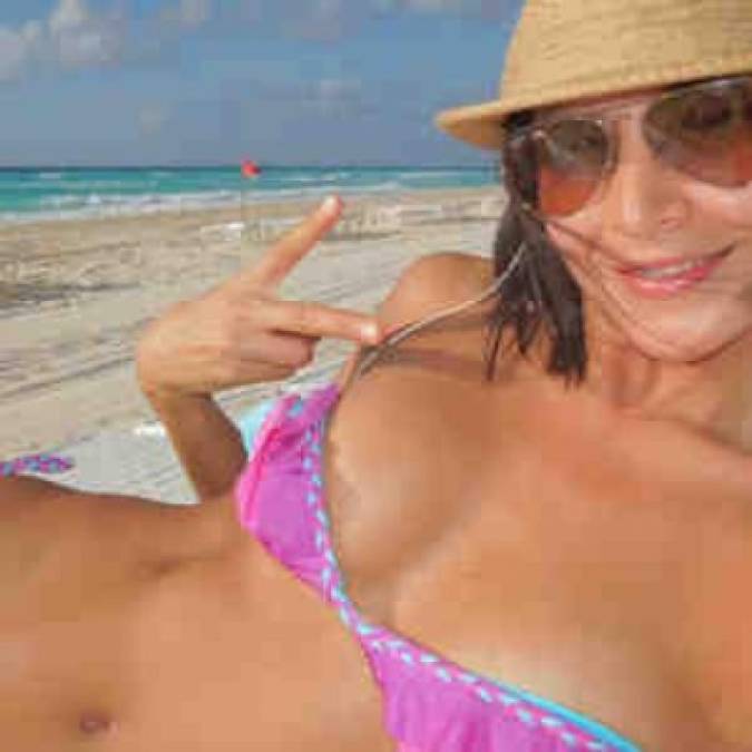 Las mejores fotos de Carmen Villalobos en bikini