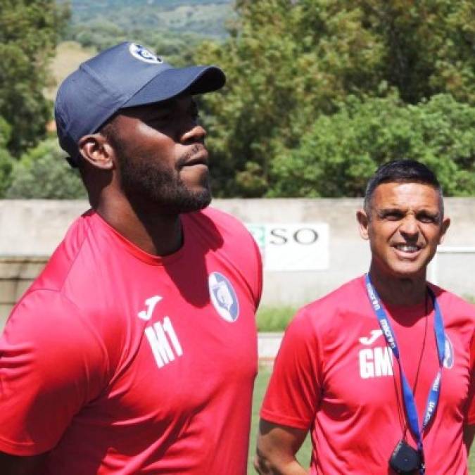 Así fue el primer entrenamiento de David Suazo con el Carbonia de Italia