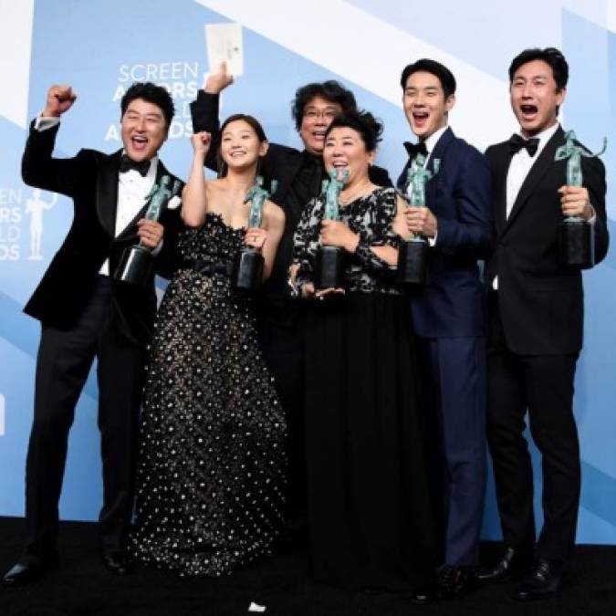 Besos, abrazos y parejas memorables, lo que no se vio en SAG Awards 2020