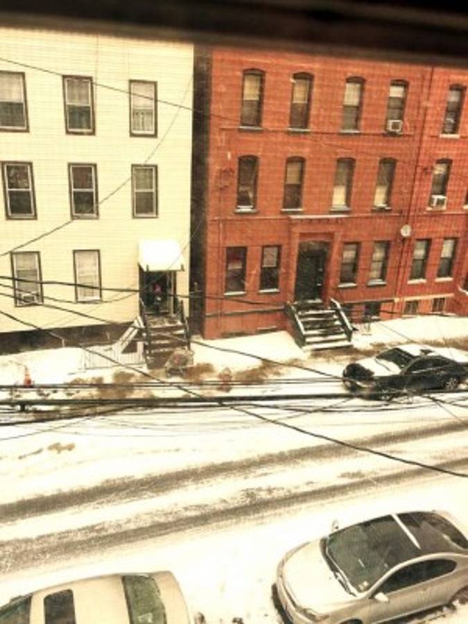 Así viven la nevada los migrantes hondureños en Estados Unidos