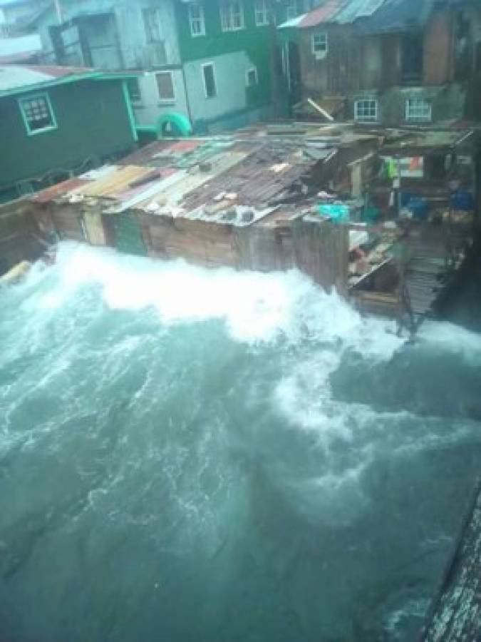 VIDEO: Así es el paso de la tormenta Earl por Roatán