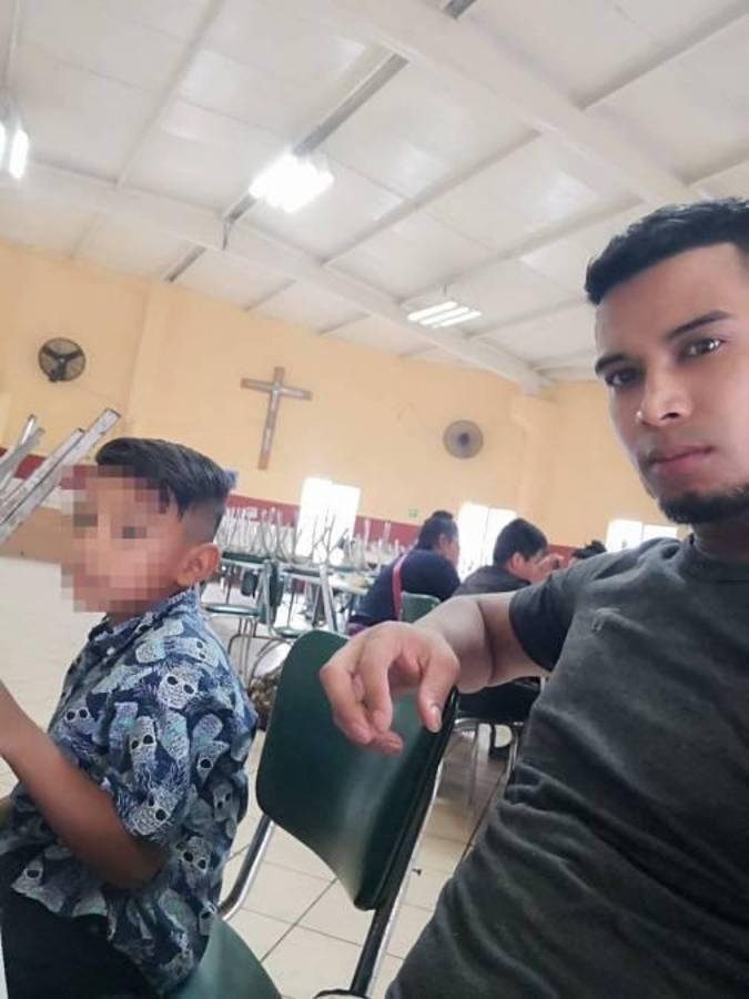 Elvin ayuda a estos menores huérfanos desde que estaba en Honduras.