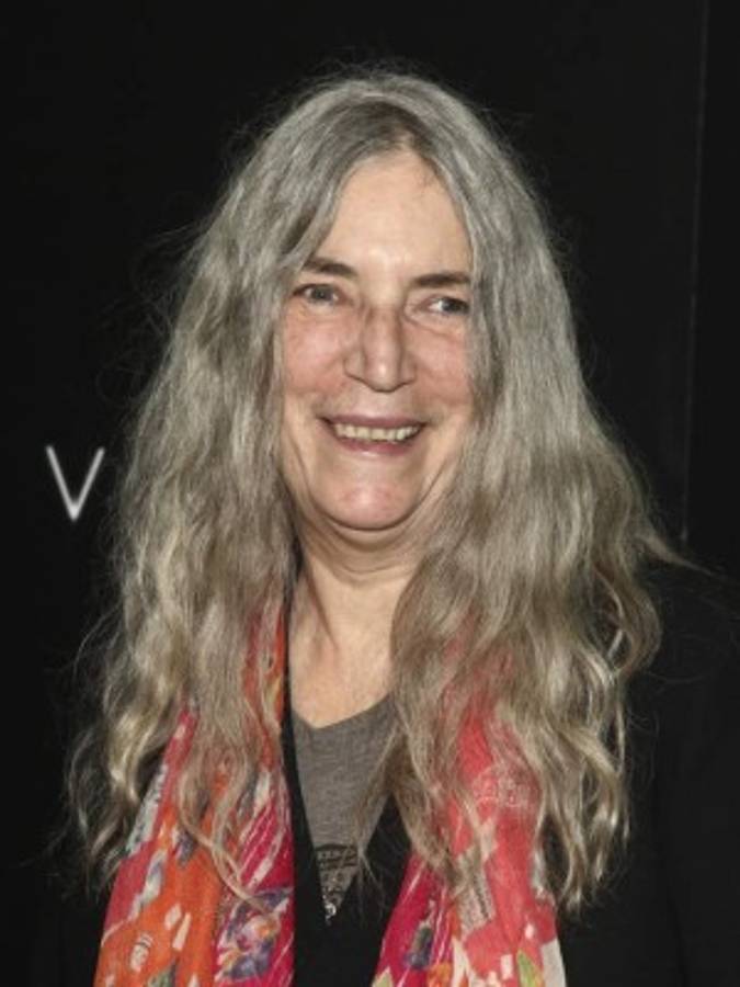 Patti Smith olvida letra al cantar en gala de premios Nobel
