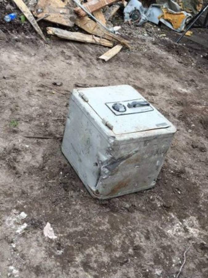 Encuentran caja fuerte tras demoler casa de Pablo Escobar en Miami