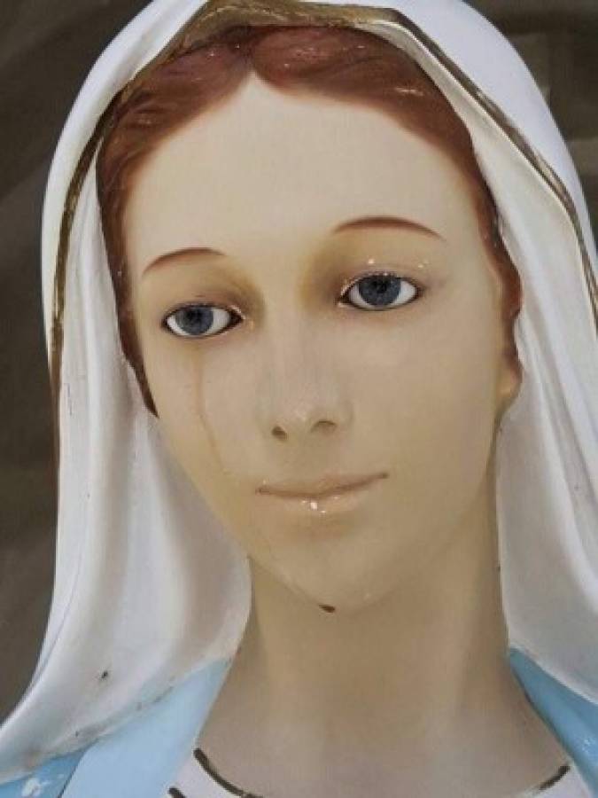 Siguatepeque: Llora imagen de la Virgen María, aseguran devotos